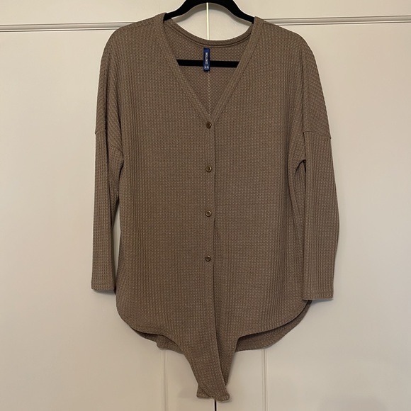 Top - Picture 3 of 5